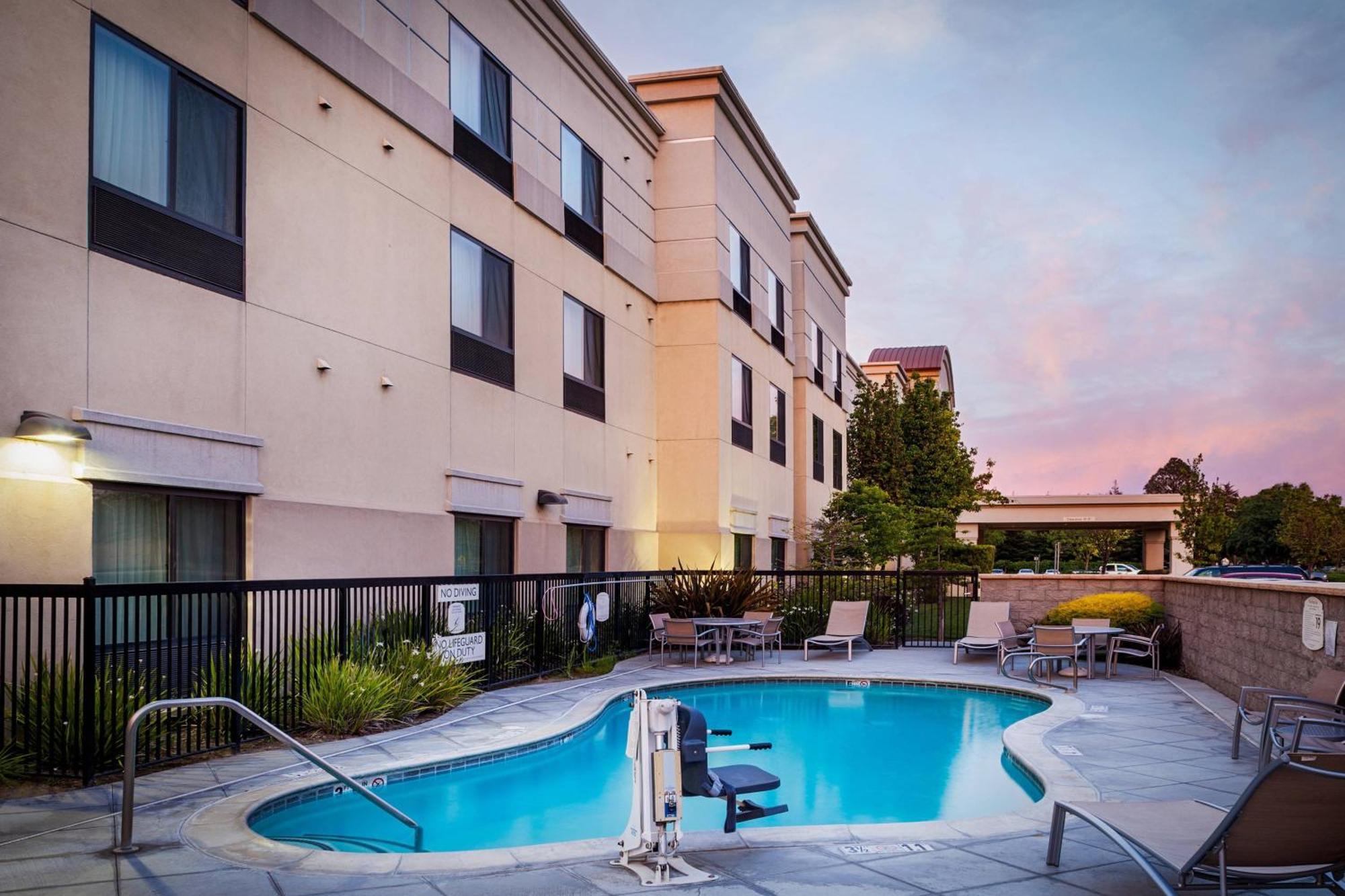 Springhill Suites By Marriott Modesto Bagian luar foto