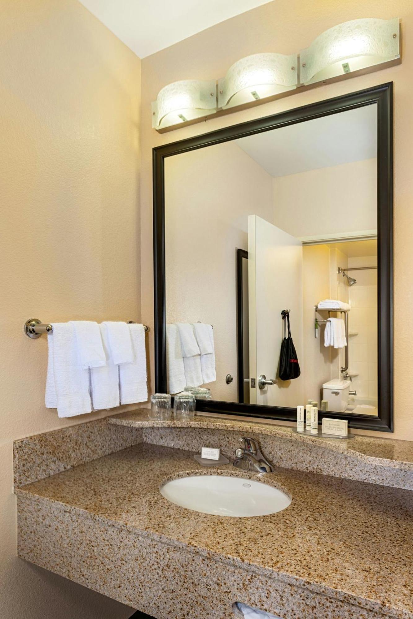 Springhill Suites By Marriott Modesto Bagian luar foto